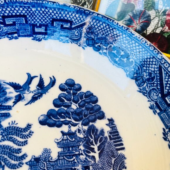 Blue Willow Large Serving Bowl, Unmarked Antique Blue Transferware China - Picture 4 of 16